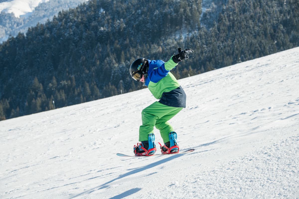 Kind beim Snowboarden Skischule Maria Alm