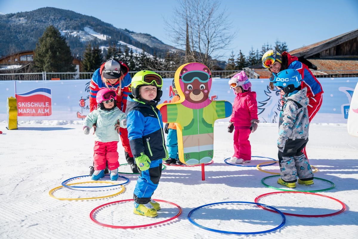 Kleinkinder im Skikurs Skischule Maria Alm