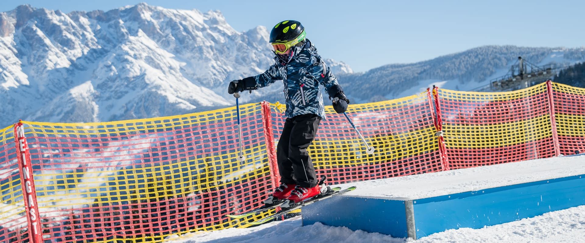 Kind im Snowpark Skischule Maria Alm